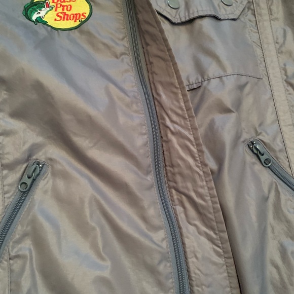 Bass Pro Shops vintage retro gray lightweight jacket. Nylon zip - Picture 4 of 7
